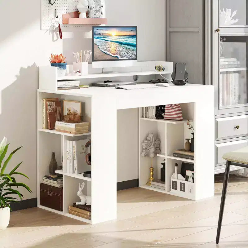 Bureau d'ordinateur 43 pouces avec prises de courant, étagère pour écran, étagère à livres et trou passe-câbles