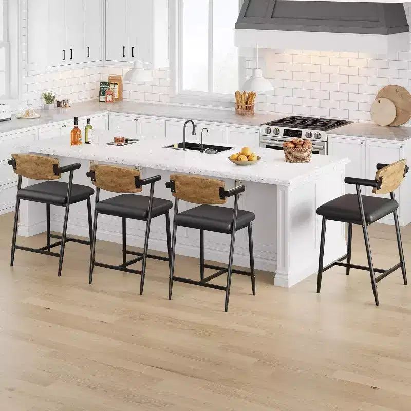 Tabourets de bar à hauteur de comptoir avec accoudoirs, assise et dossier larges rembourrés, structure métallique avec repose-pieds pour îlot de cuisine, marron rustique