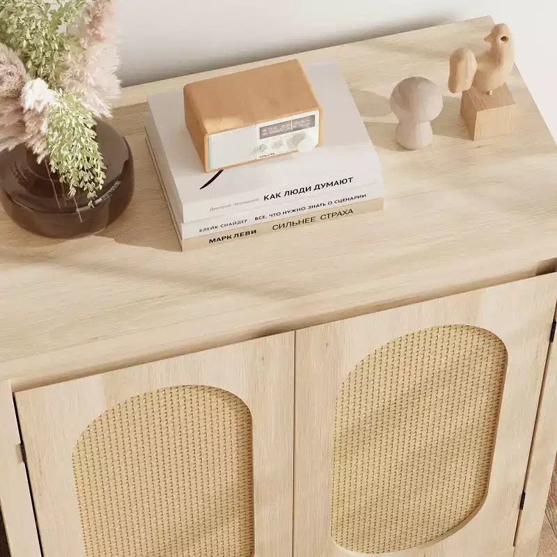 Buffet bahut des années 50 - Meuble de rangement rétro avec portes en rotin et étagères réglables, console d'appoint chic et bohème pour salon