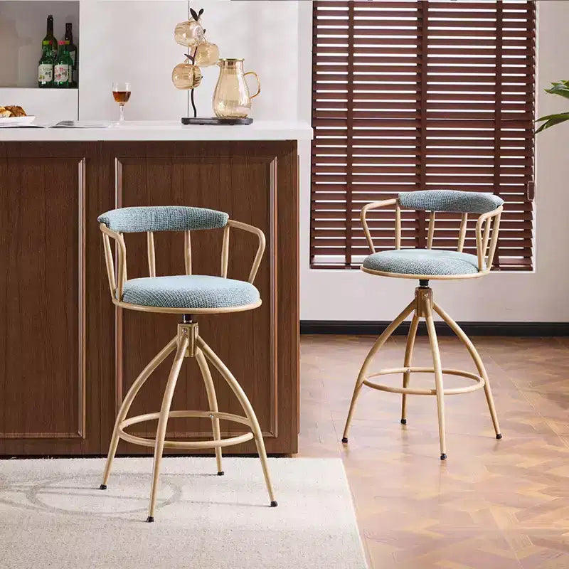 Tabouret de bar pivotant en tissu de lin bleu neige avec pieds en bois