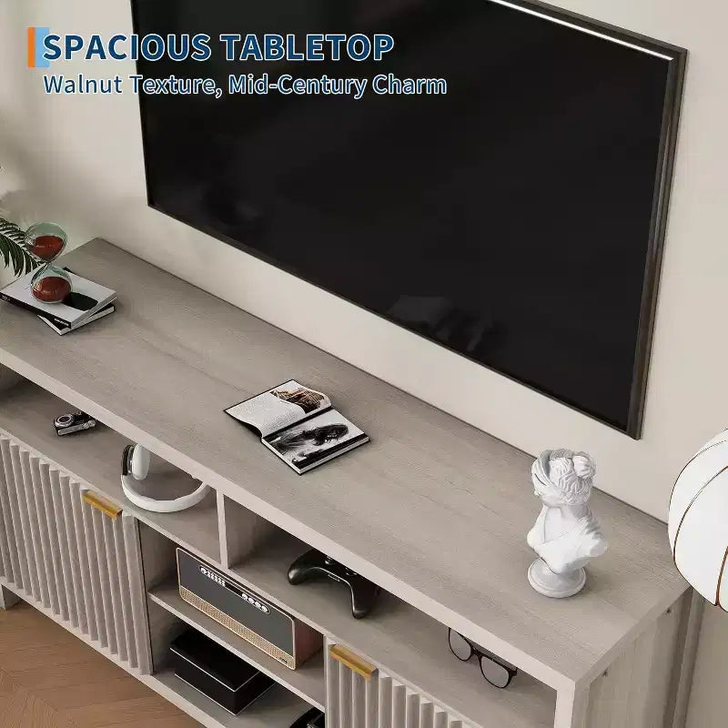 Meuble TV cannelé pour téléviseurs 65 pouces, console média de style moderne du milieu du siècle avec étagères réglables, meuble TV fin style ferme