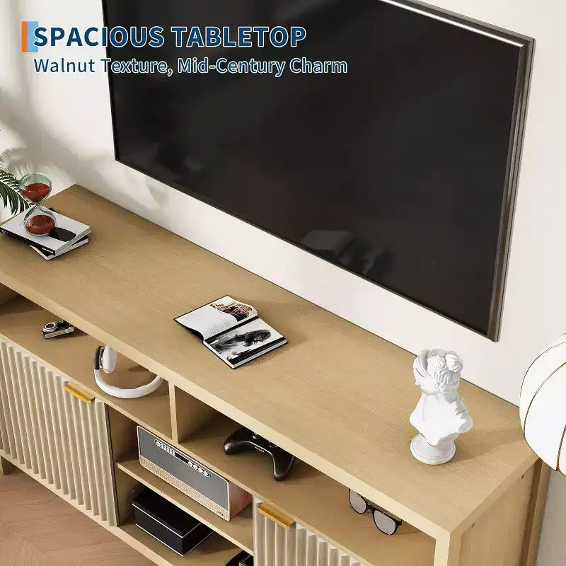 Meuble TV cannelé pour téléviseurs 65 pouces, console média de style moderne du milieu du siècle avec étagères réglables, meuble TV fin style ferme