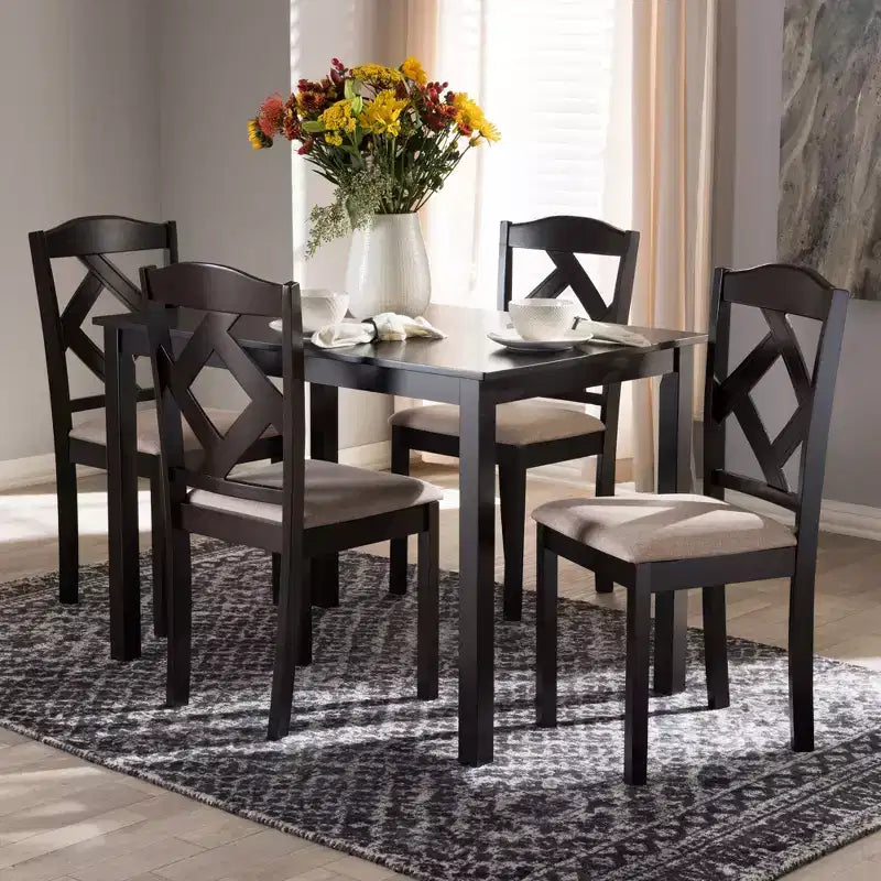 Ruth – Table à manger rectangulaire avec chaises en polyester, tapissées et finies, tissu moderne et contemporain, marron foncé/beige