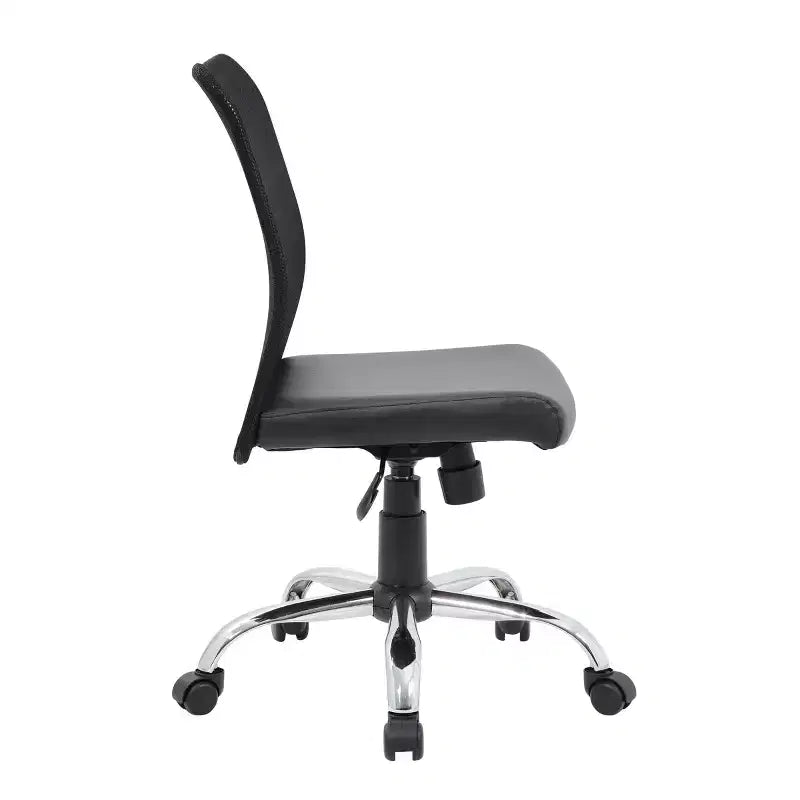 Chaise de bureau ergonomique sans accoudoirs en maille noire, vérin pneumatique, piétement chromé, assise vinyle