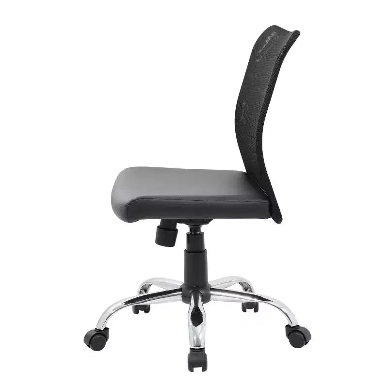 Chaise de bureau ergonomique sans accoudoirs en maille noire, vérin pneumatique, piétement chromé, assise vinyle