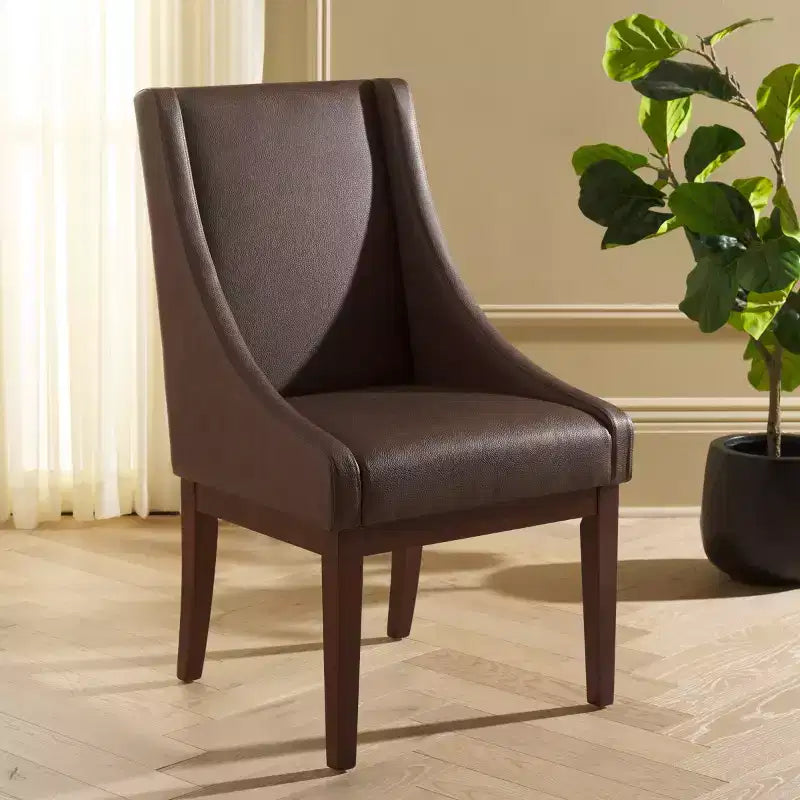 Fauteuil à accoudoirs inclinés
